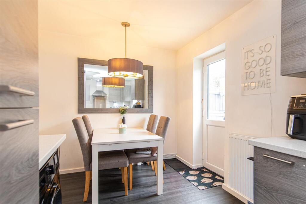 Virginia Crescent, Burton Latimer photo 4