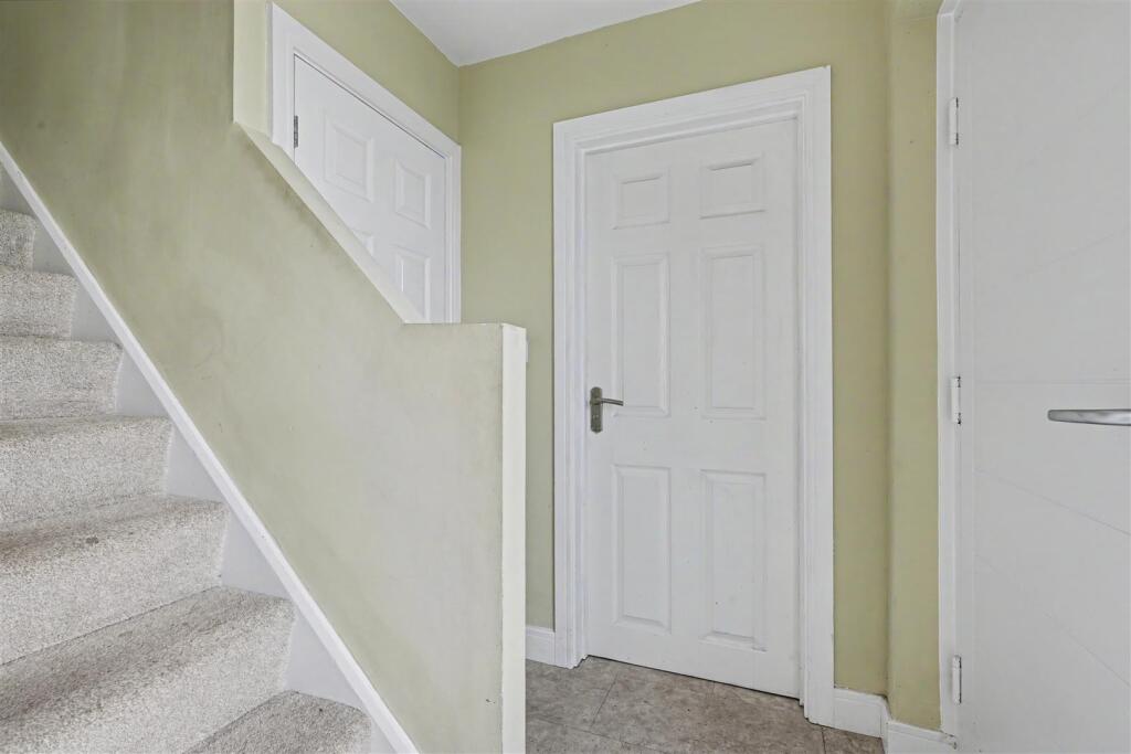 House in Nottingham, Inham Nook, Chilwell - More