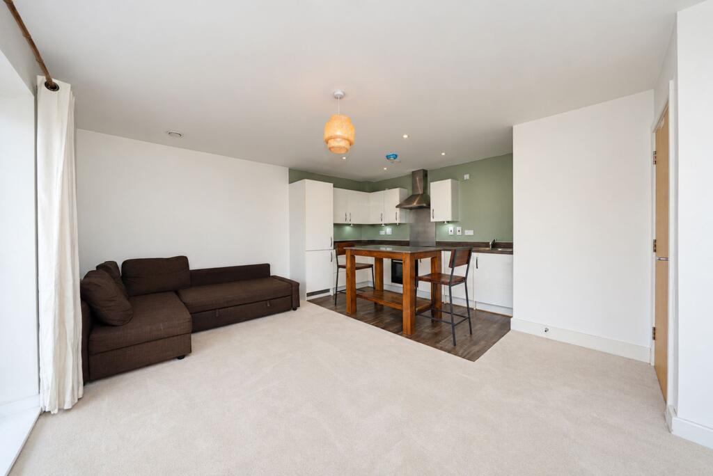 Apartment in Dacorum, Nash Mills - View 2