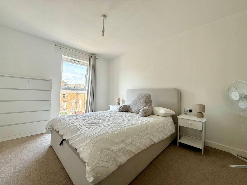 Apartment in Gloucester - View 5