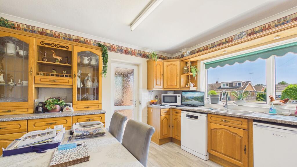 Birchwood Avenue, Lincoln, LN6 photo 4