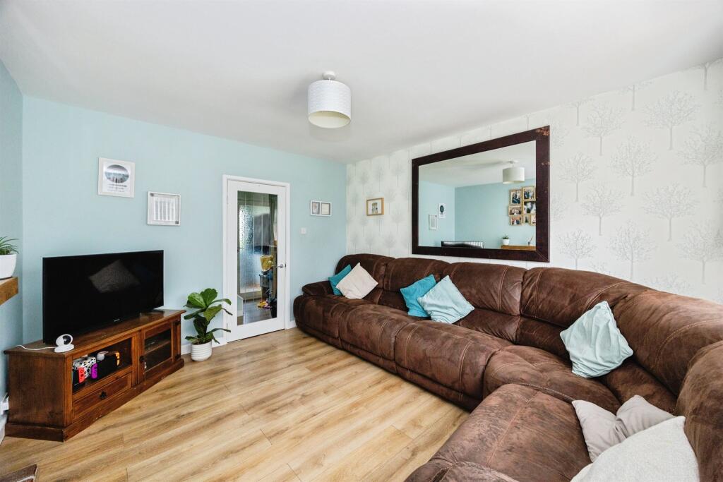 Blackdown Crescent, Havant photo 2
