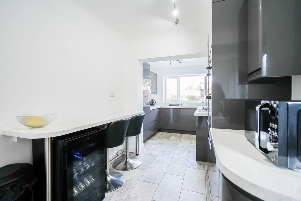 Warwick Drive , Mansfield, NG18 3AE photo 3