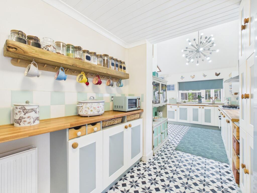 House in Gedling - More
