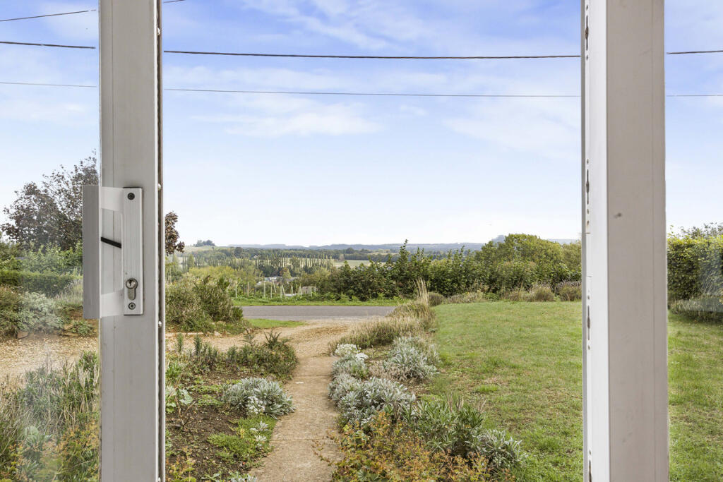 House in South Oxfordshire, Littleworth, Wheatley - View 2