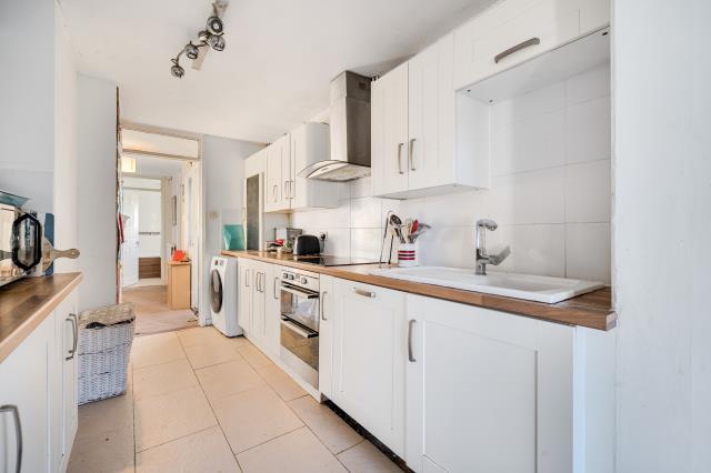 Sutton Road, Speen, Newbury photo 2