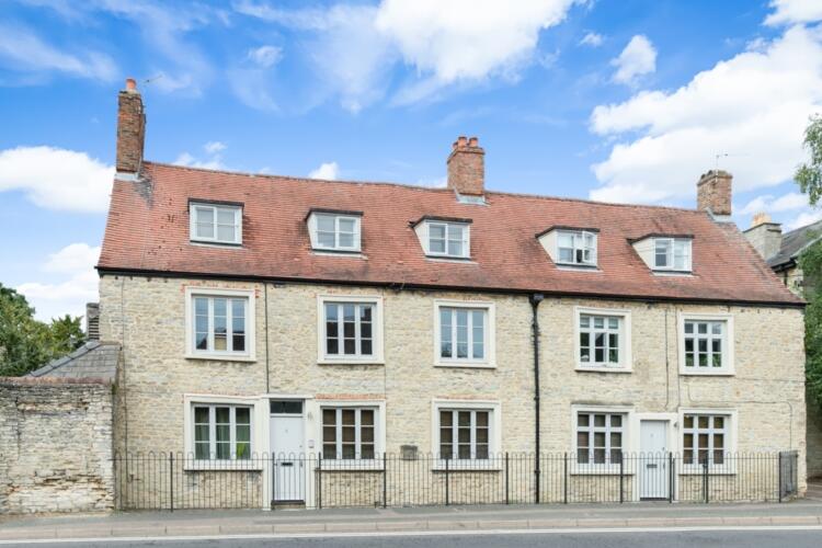 Main image of property: London Road, Bicester