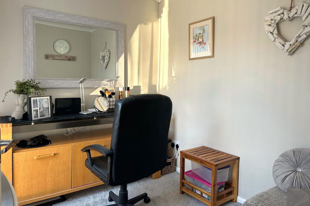 Sussex Gardens, Hucclecote, Gloucester, GL3 3SY photo 4