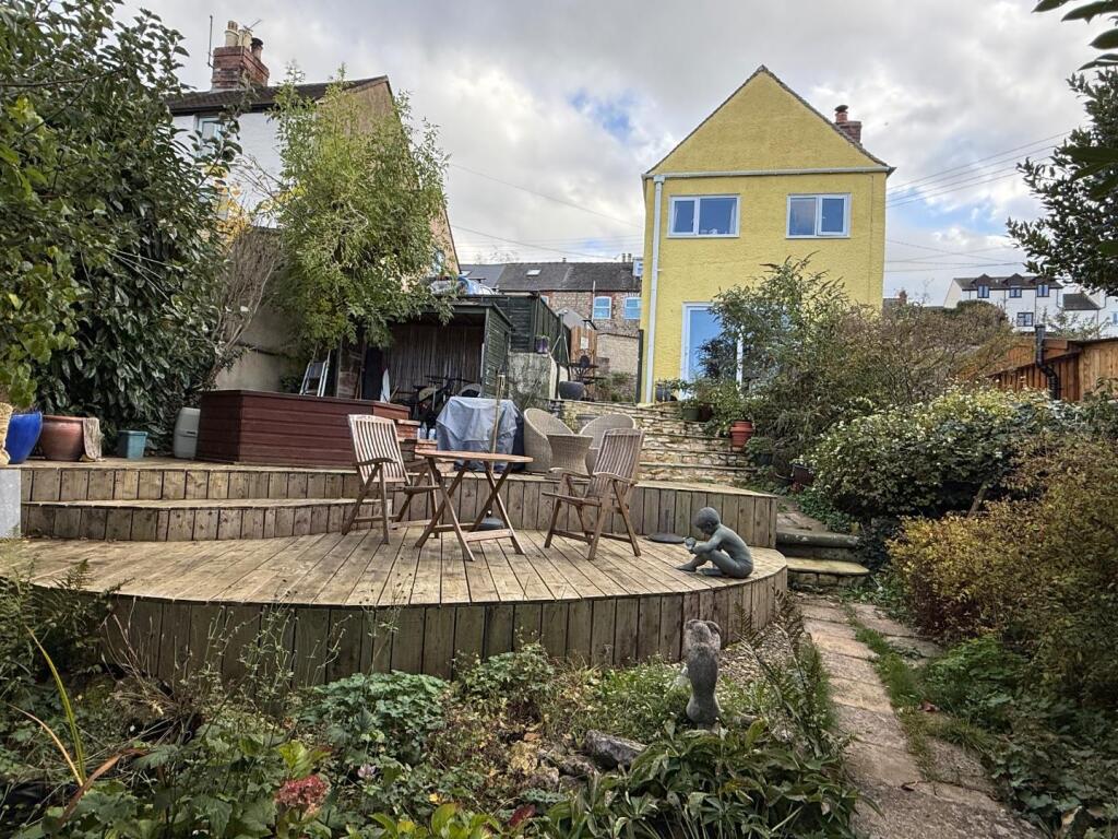 Main image of property: Middle Leazes, Stroud