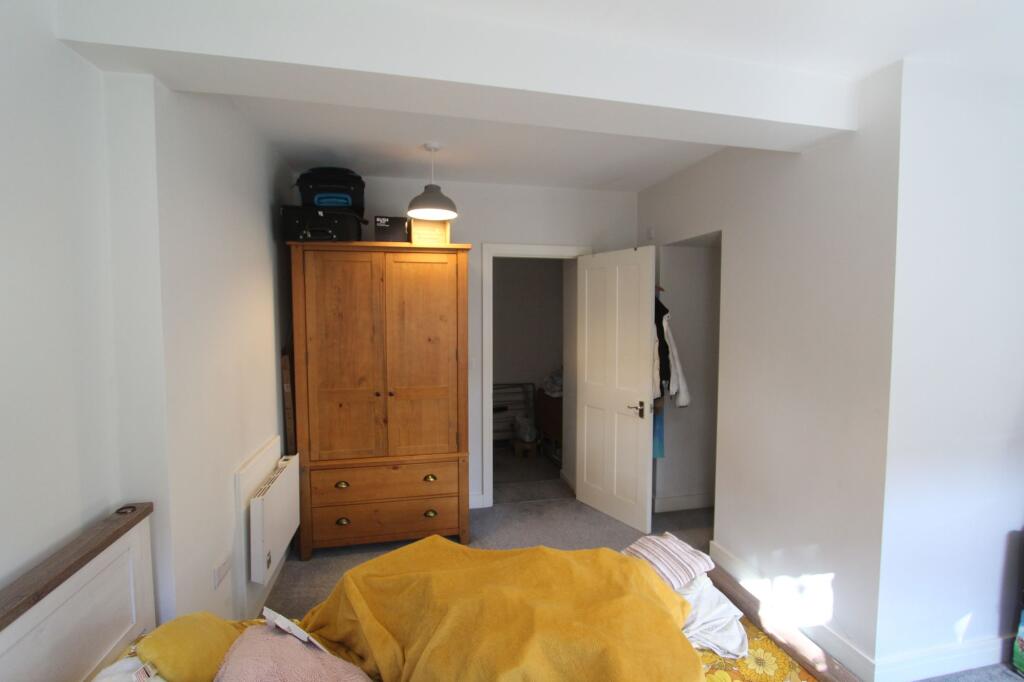 Apartment in Sheffield, Broomfield, Broomhall - More