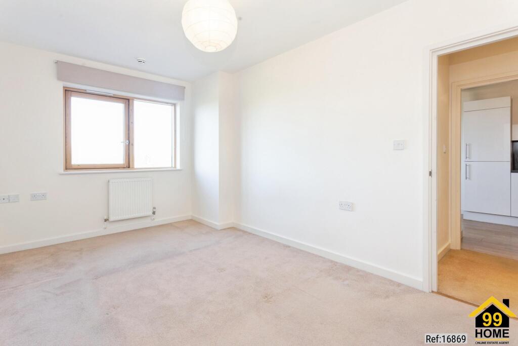 Apartment in Southall - More