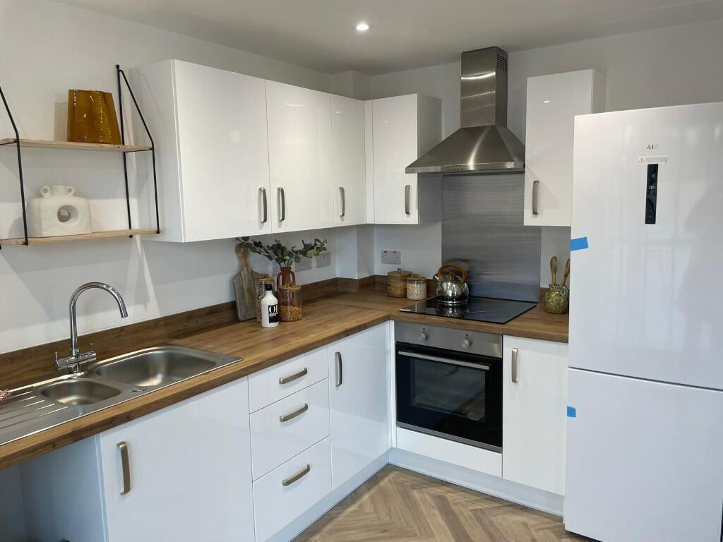 93 Caledonian Gardens photo 3
