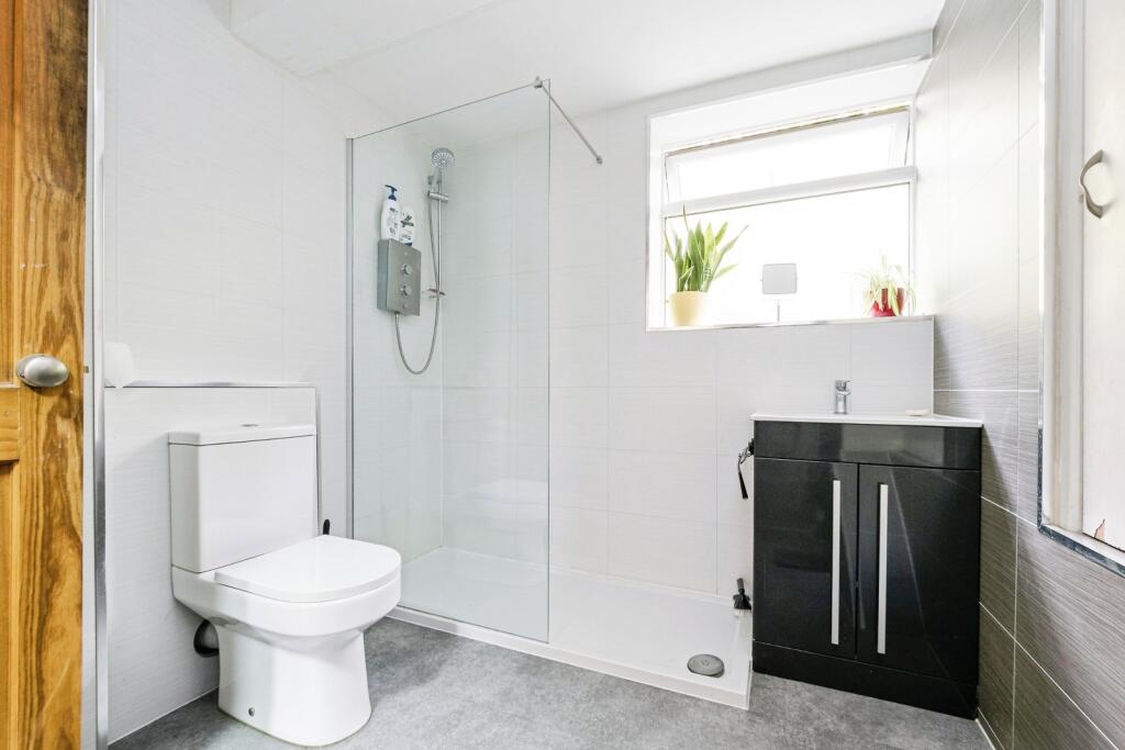 Apartment in Romford - View 5