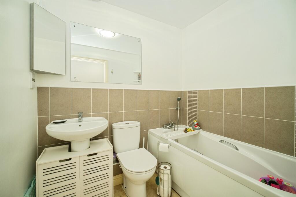 Skippetts Gardens, Basingstoke - View 5