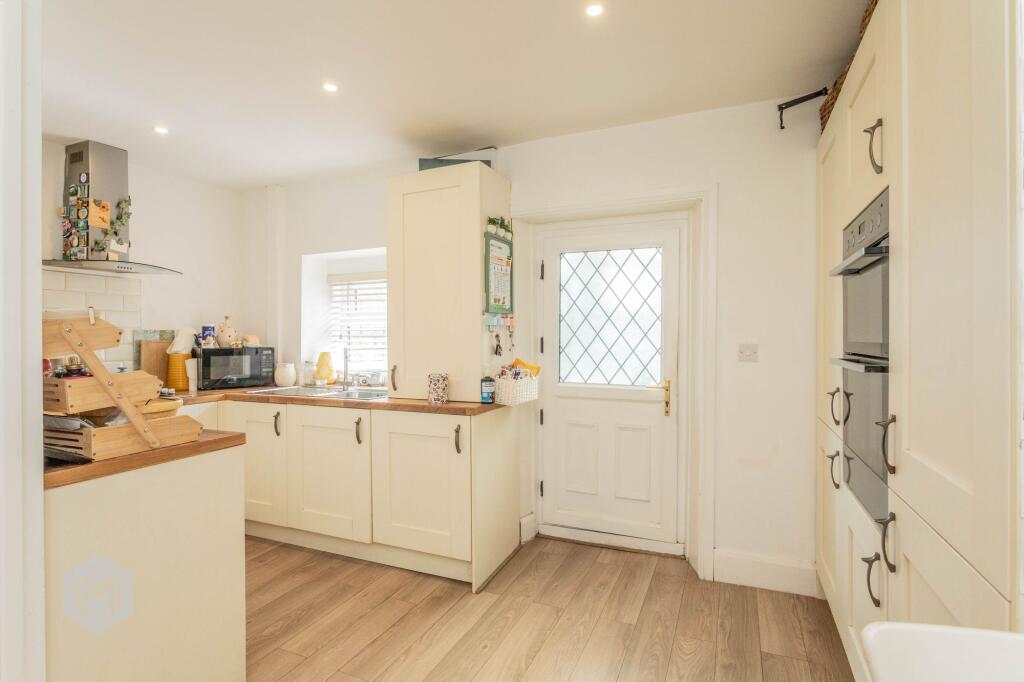 Lee Lane, Horwich, BL6 photo 4