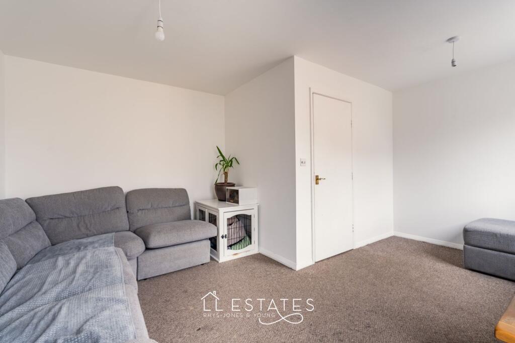 27-29 East Parade, Rhyl, Denbighshire, LL18 photo 4