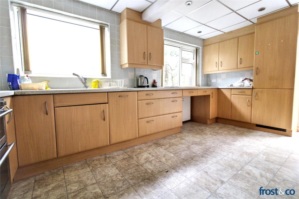 Whitecliff Road, Whitecliff, Poole, Dorset, BH14 - View 4