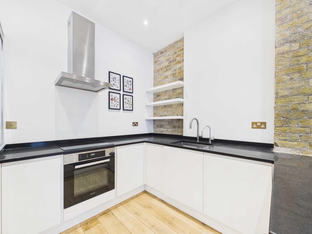 Apartment in London - More