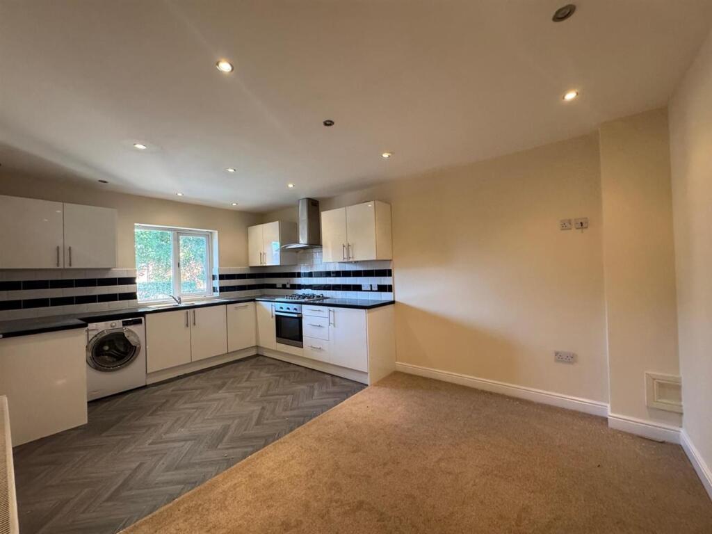 House in Kirklees, Kitson Hill, Battyeford - View 5
