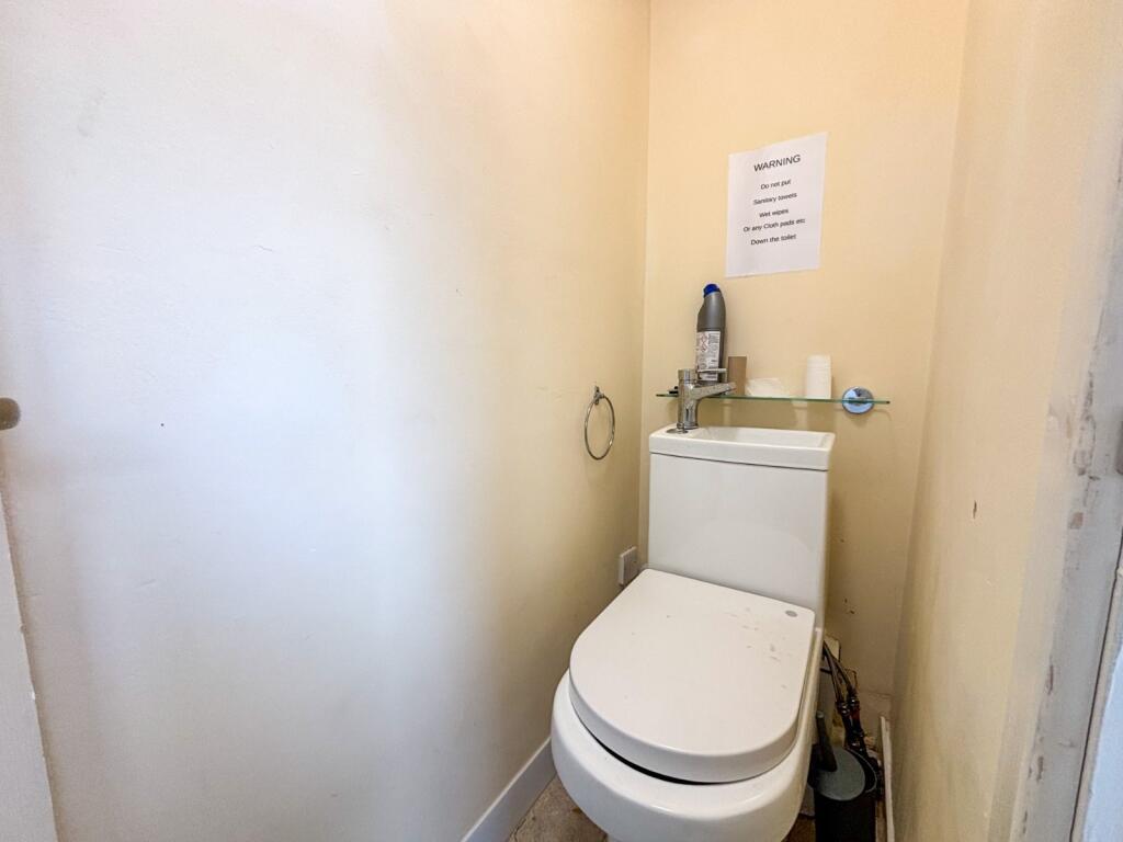 5 bedroom semi-detached house for rent