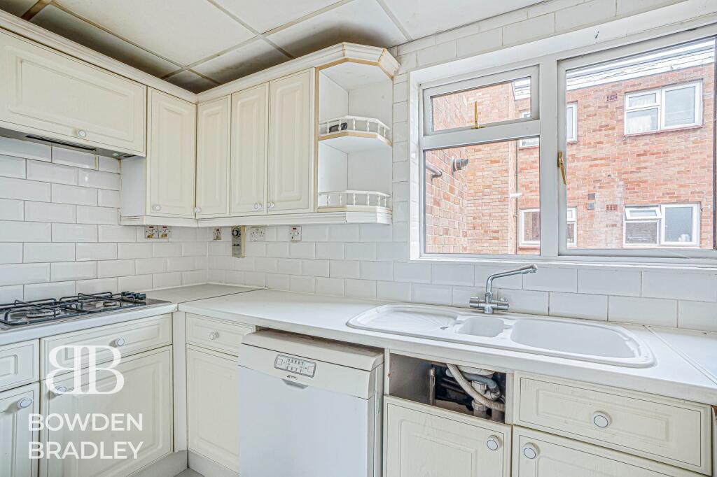 Apartment in Ilford - More