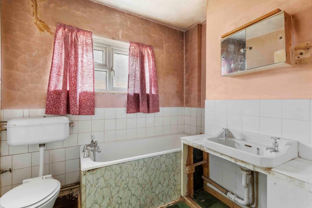 House in Hemel Hempstead - More