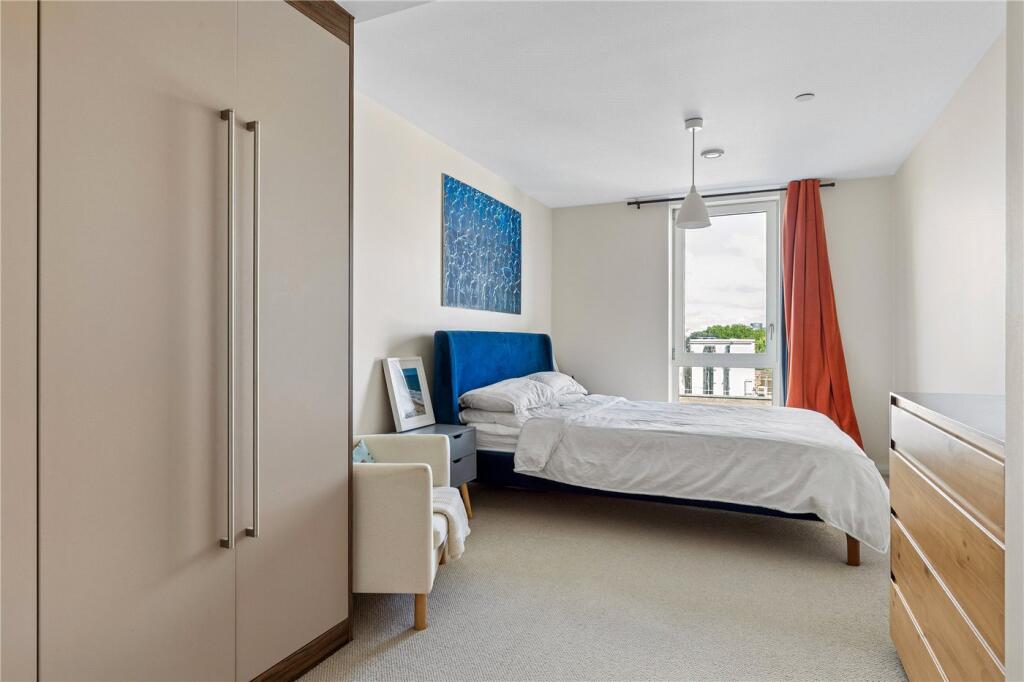 Apartment in London - View 5