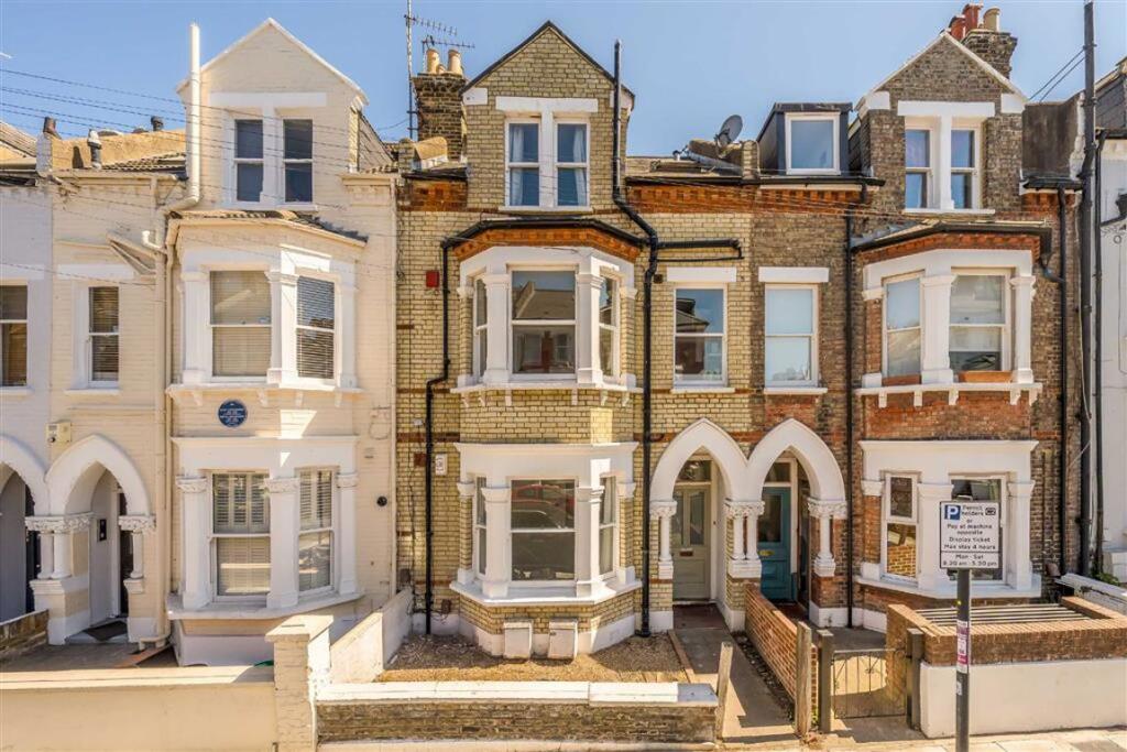 Main image of property: Leathwaite Road, Between The Commons