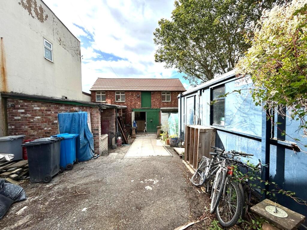 Studio detached on 52, Union Street, £225,000