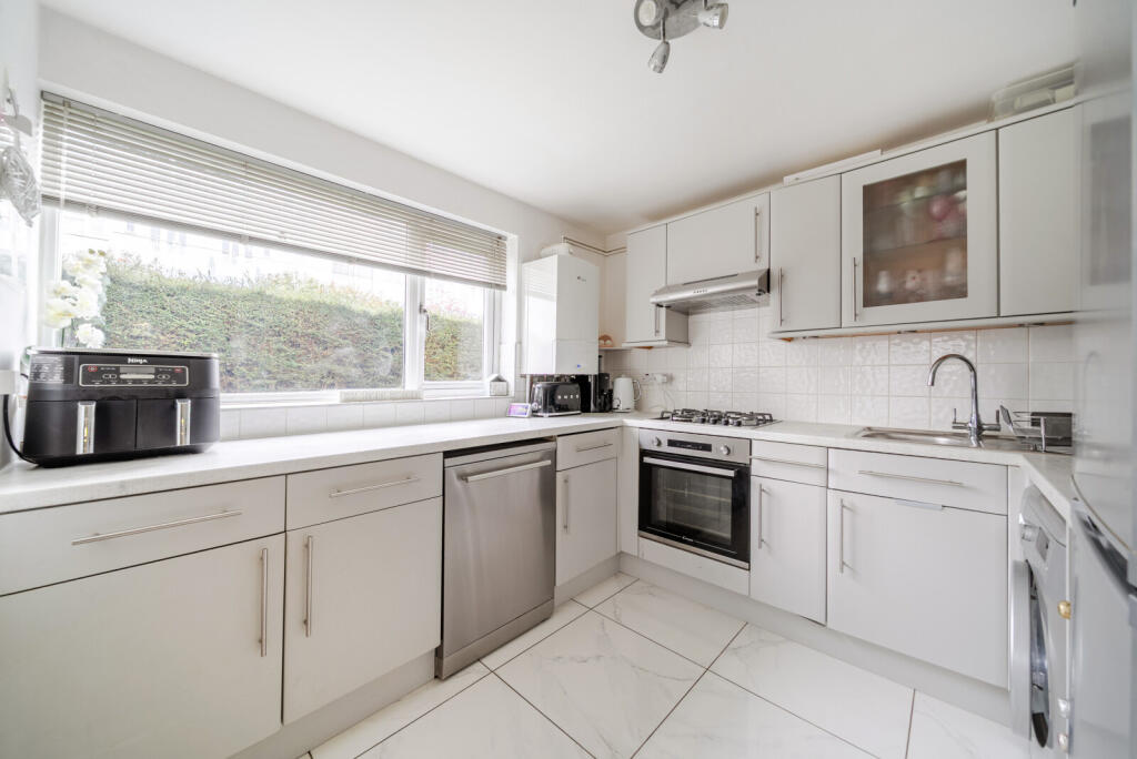 Apartment in Sunbury-on-Thames, Kempton Park - View 3