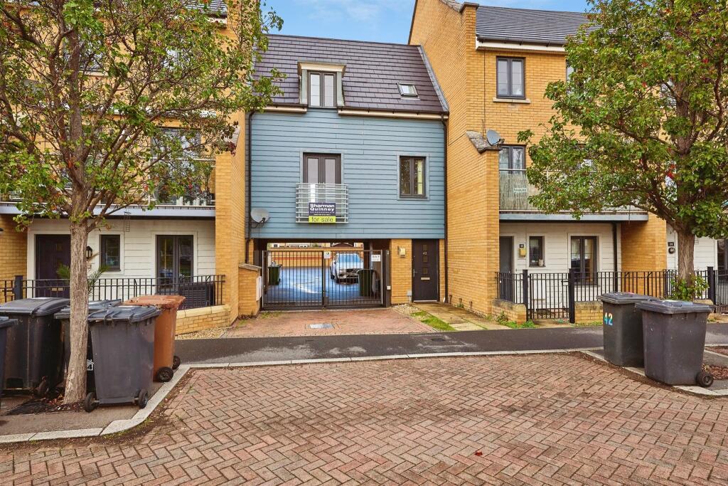 2-bed house on Spring Avenue, Hampton Vale, Peterborough, £175,000