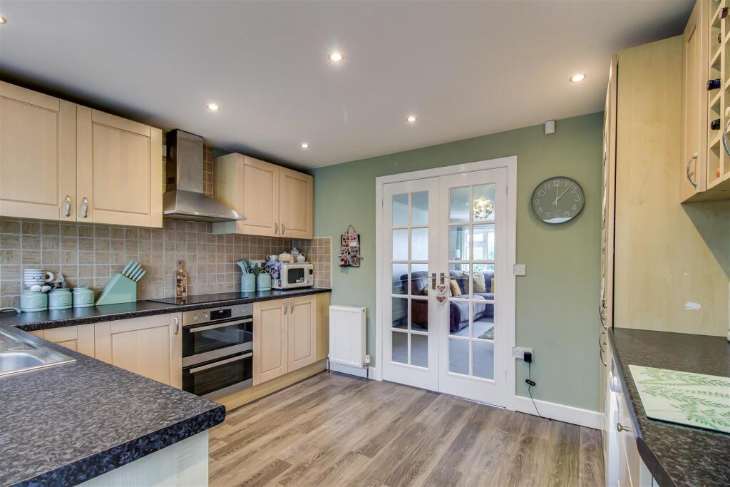 House in Kirklees, Mirfield - View 4