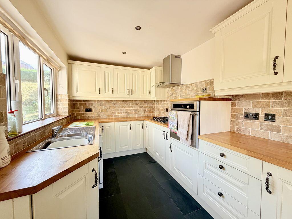House in Newport - View 4