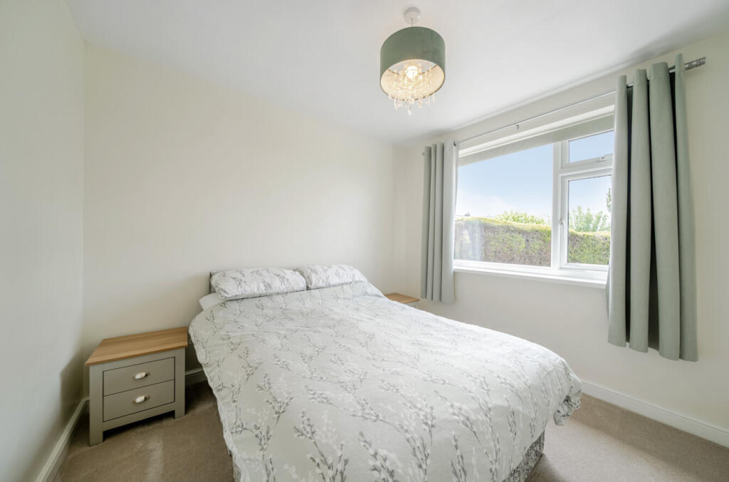 House in Leeds, Hillfoot, Stanningley - More