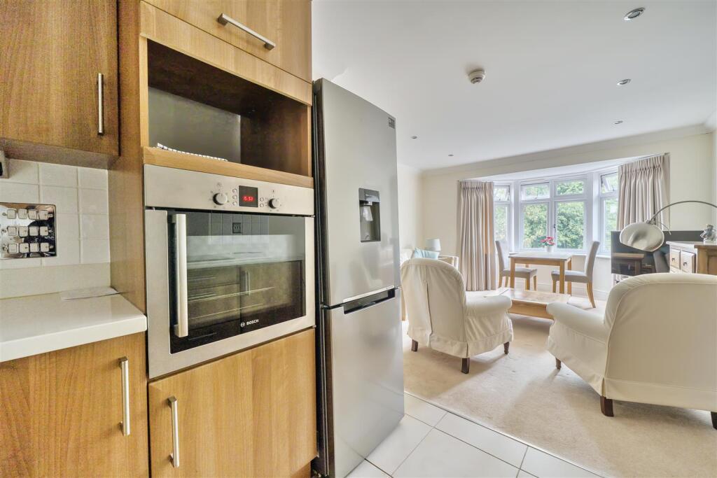 Apartment in Wokingham, Emmbrook - View 5