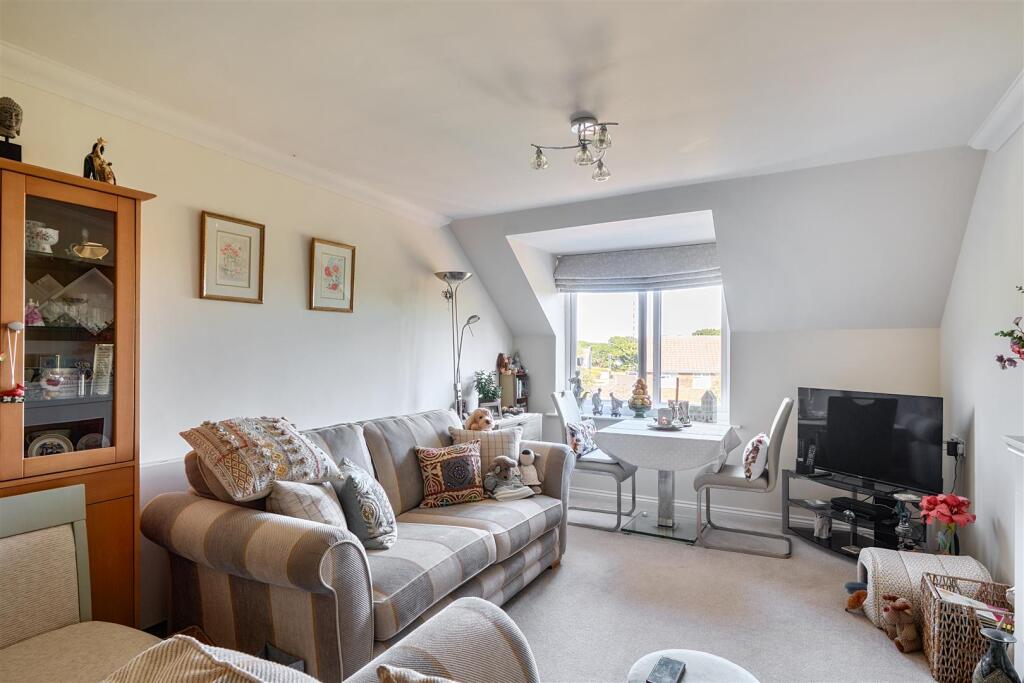 Apartment in Highcliffe-on-Sea, Highcliffe and Walkford - View 4