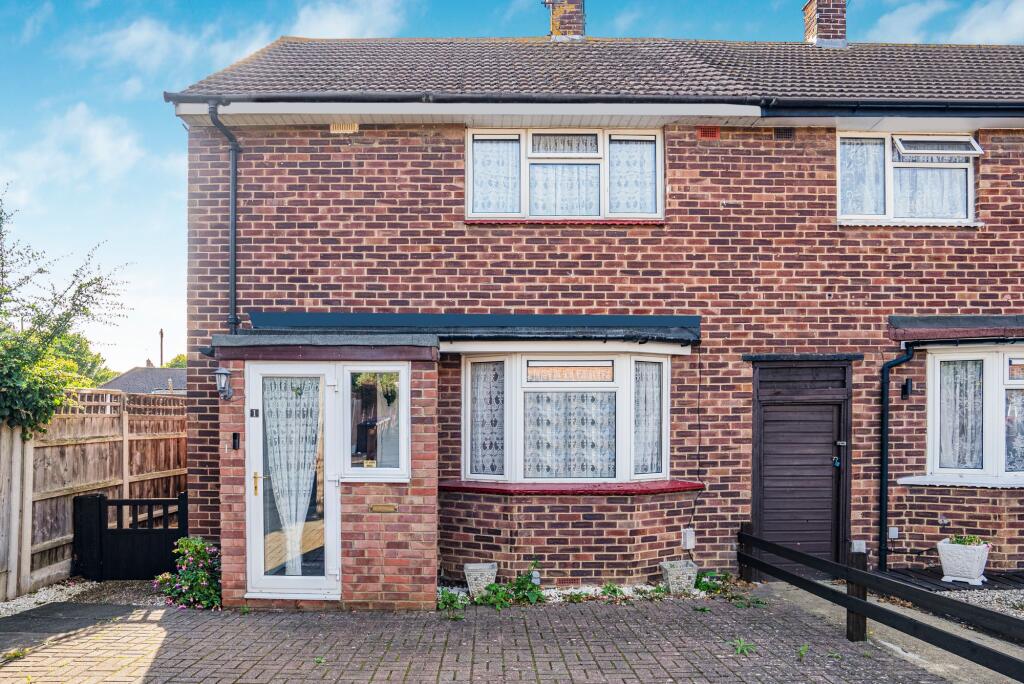 2-bed terraced on Welch Close, Southend-On-Sea, SS2, £280,000
