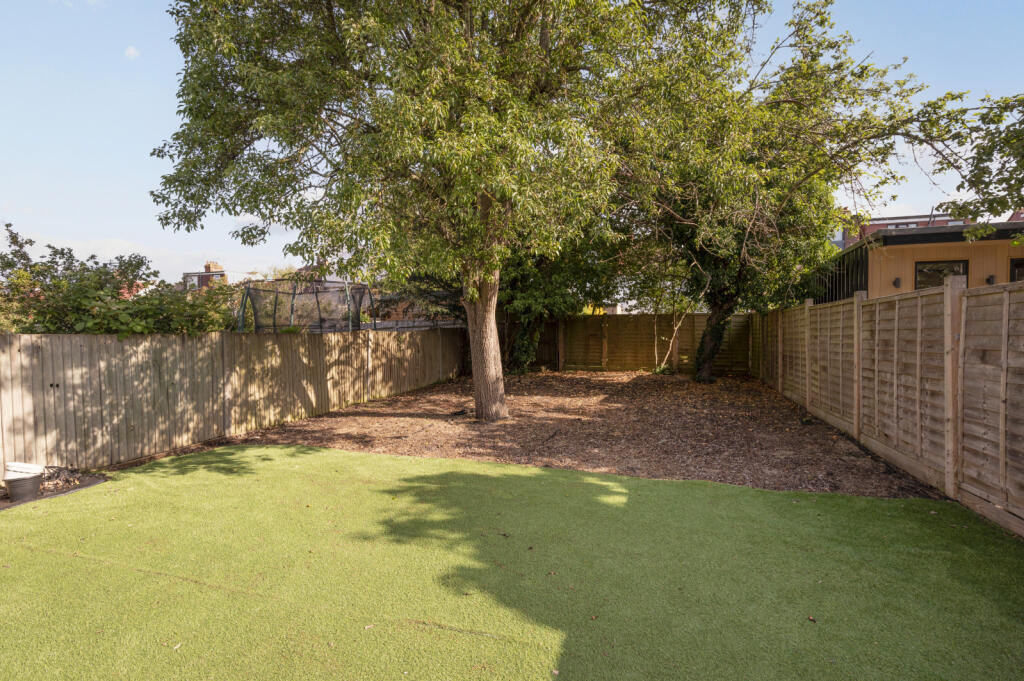 House in London, Lower Morden - View 3