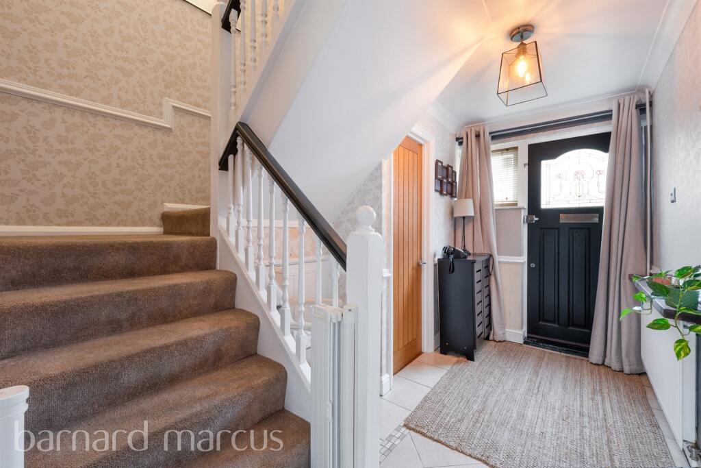 House in London, Royal Borough of Kingston upon Thames - More