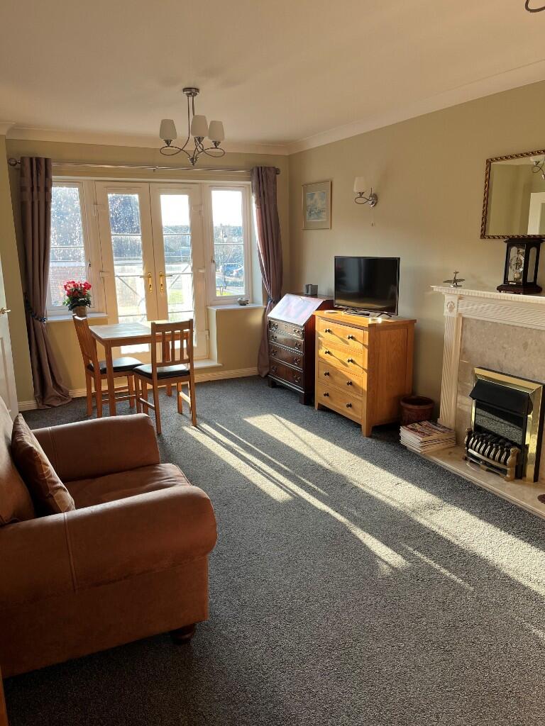 27 Cavendish Court. Sackville Way, Cambourne, Cambridge, CB23 6HB photo 2