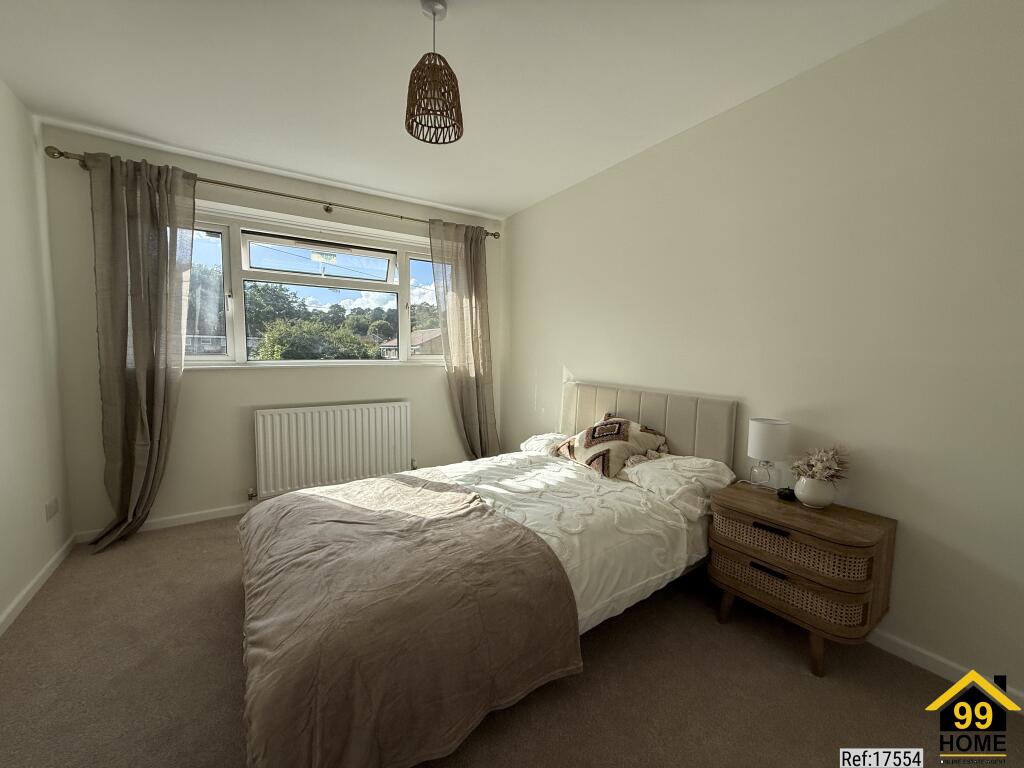 House in East Hampshire, Arford, Headley - More