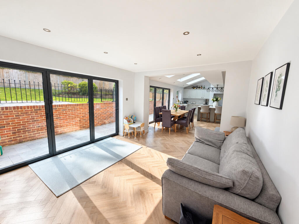 House in East Grinstead, North End - View 4