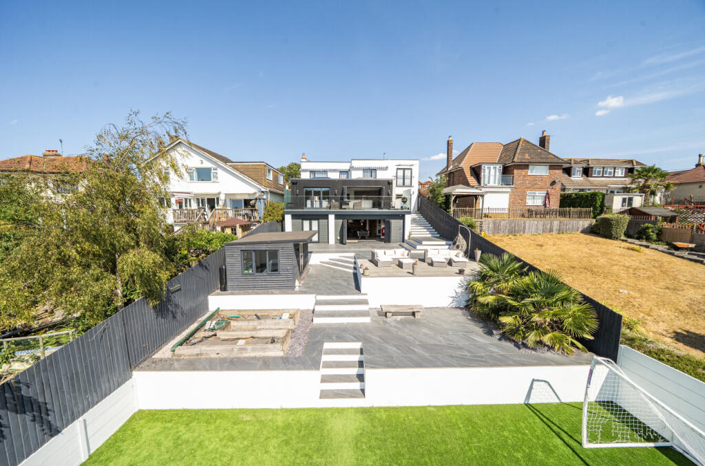 House in Weston-super-Mare, Locking Grove - View 5