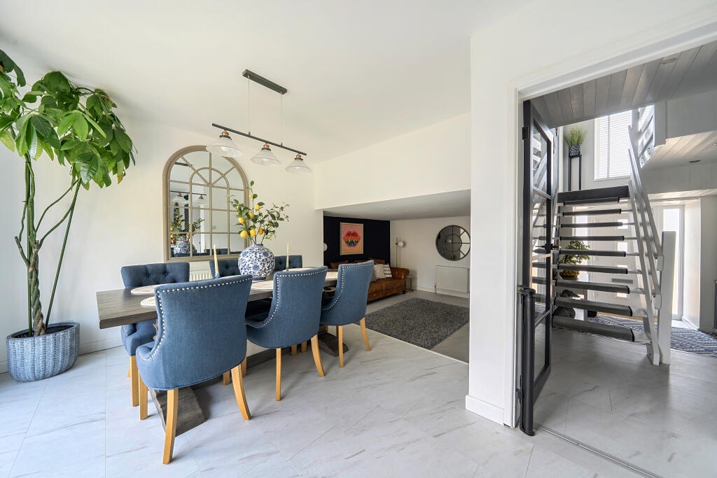 House in Swindon - View 5