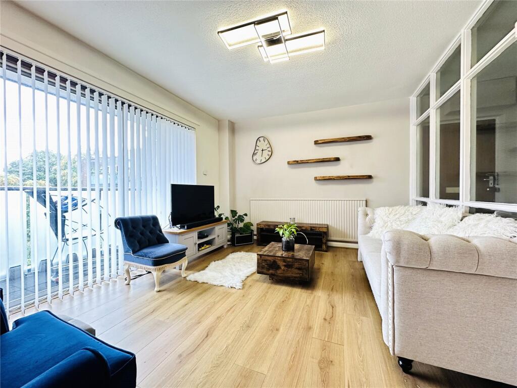 Apartment in Leeds, Park Villas, Roundhay - View 2