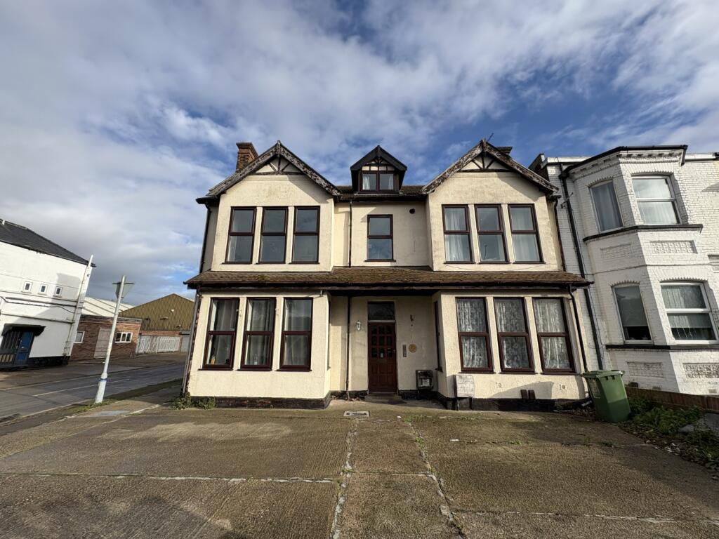 1-bed flat on Flat 5, Helen House, 282 Southtown Road, Great Yarmouth, Norfolk NR31 0JB, £35,000