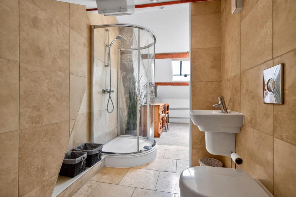 Apartment in Leeds - More