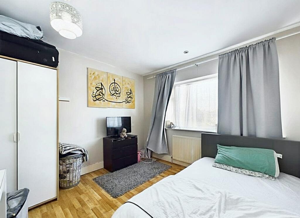 House in London, London Borough of Harrow - More