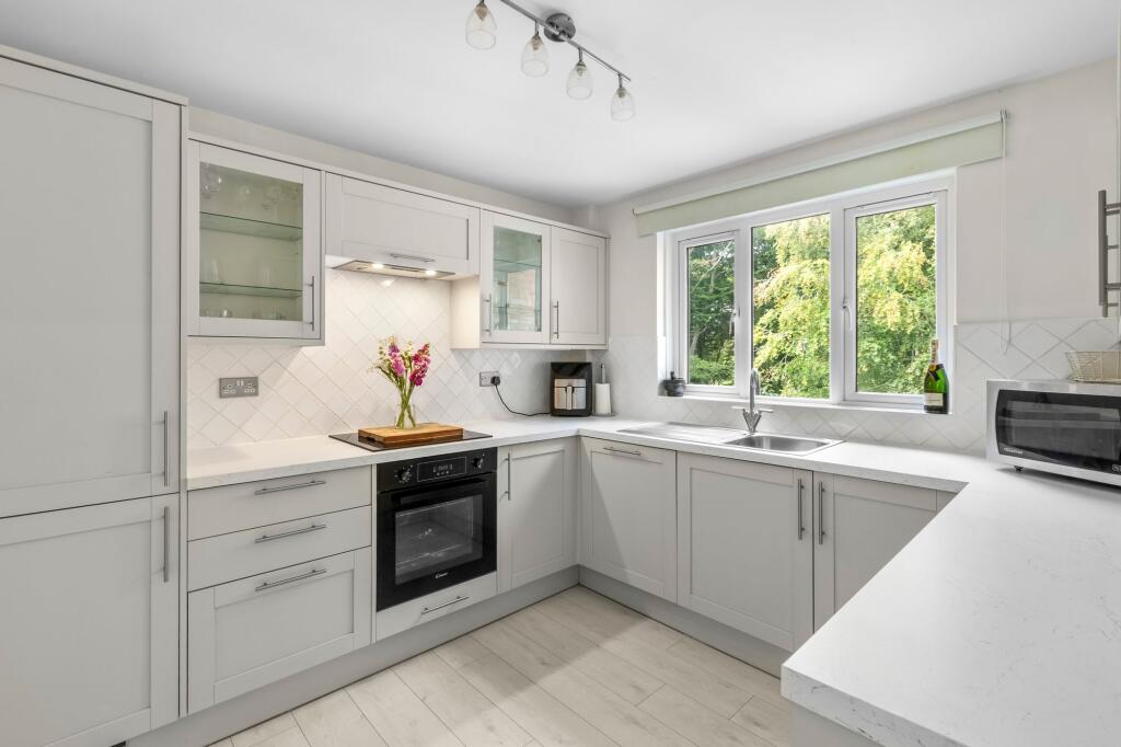 Apartment in Hemel Hempstead - View 2