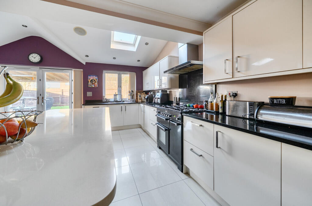 Wheatley, Bracknell, Berkshire photo 5